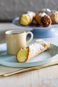 Cannoli mit Vanillecremefüllung