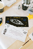 Einladungskarten für eine Weltraumparty