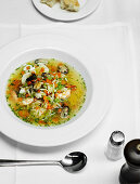 Meeresfrüchtesuppe mit Risoni (Restaurant Bacash, Australien)