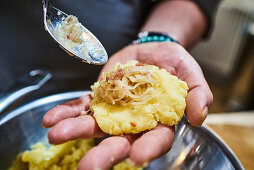 Filling sauerkraut dumplings