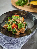 Beef salad with tomato, spinach and pineapple ketchup