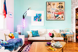Sofas and coffee tables in the living room with colorful walls