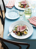 Seared Tuna (kurz angebratene Thunfischfilets) mit Verjus-Dressing