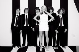 Five men and and woman (Blondie – remake)