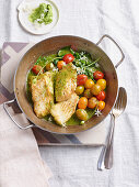 Steinbuttfilet mit bunten Tomaten und Kräutern