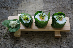 Salmon sushi with broccoli stewed in dashi
