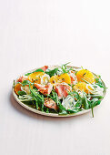 Salat mit Lachs, Fechnel, Orangen, Spinat und Rucola