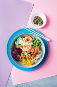 Pokebowl mit Furikake-Aburi-Lachs