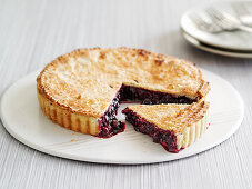 Blueberry pie, sliced