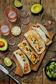 Shrimp-Tacos mit Avocadosalsa (Mexiko)