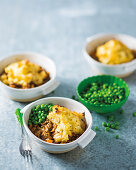 Cottage pie with cheesy cauliflower topping