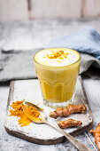 Vegane Goldene Milch