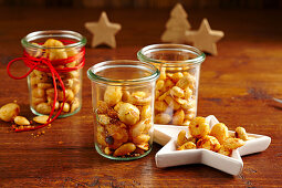 Spicy nut mix in glass jars (Christmas gifting)