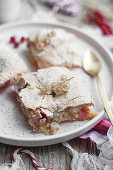 White and red currant cake with meringue topping