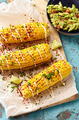 Baked corn on the cob with chili, parsley and guacamole