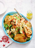 Broccolisalat mit Blumenkohl , Chili und Parmesan-Chips (Weihnachten)