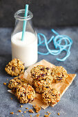 Oat cookies with fried fruits