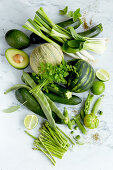 An arrangement of green foods (seen from above)