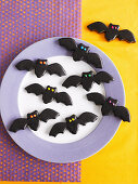 Schwarze Fledermaus-Kekse zu Halloween