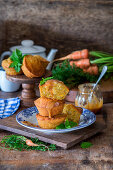 Kleine Karottenküchlein mit Salzkaramell