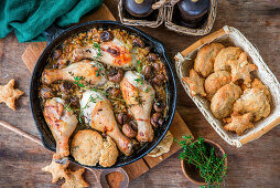 Chicken with mushrooms, thyme and scones