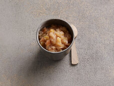 Spicy apple compote