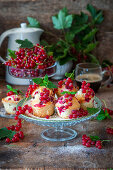 Redcurrant muffins