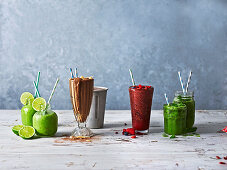 Vier Powerfood-Smoothies