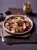 Fenchel-Radicchio-Salat mit Trauben und Garnelen
