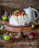 Pavlova with figs and raspberries
