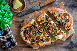 Pizza with chanterelle mushrooms