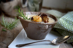 Artichoke soup with sherry and scallops