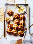 Hot cross buns with honey and cinnamon