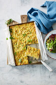 Spaghetti-Carbonara-Auflauf mit Erbsen und Zucchini