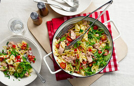 Farfalle mit Thunfisch, Kirschtomaten und Rucola