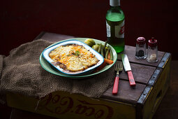 Cottage pie with minced meat and mashed potatoes (England)