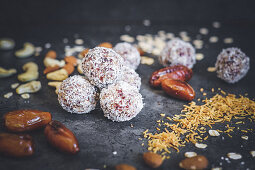 Vegan energy balls made from cashews, cranberries, oatmeal, coconut and almonds