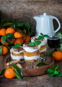 Mandarinen-Tiramisu in Dessertgläsern
