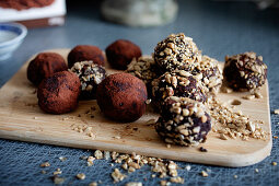 Cocolate balls with dates and sunflower seeds