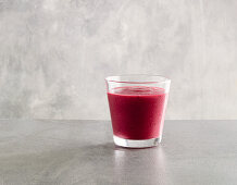 Red vitamin short made from berries and beetroot