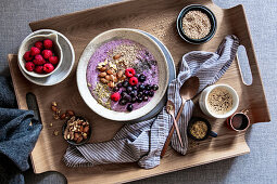A breakfast bowl with frozen yoghurt and superfood toppings (low carb)