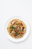 Spaghettoni alla trapanese (Nudeln mit Mandel-Petersilien-Pesto und Thunfisch, Italien)