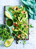 Avocado-Spargel-Salat mit Garnelen