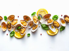 Clams, basil and pink pepper