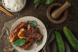 Sticky Ribs mit Reis (Asien)