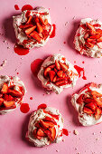 Strawberry and cream meringues with strawberry