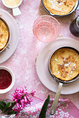 Dutch Baby mit Lemon Curd und Himbeermarmelade