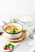 Rotes Thaicurry mit Chili