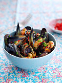 Steamed mussels with Chinese rice wine