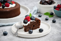 Brownie cake without flour and sugar served with Greek yogurt and berry fruits